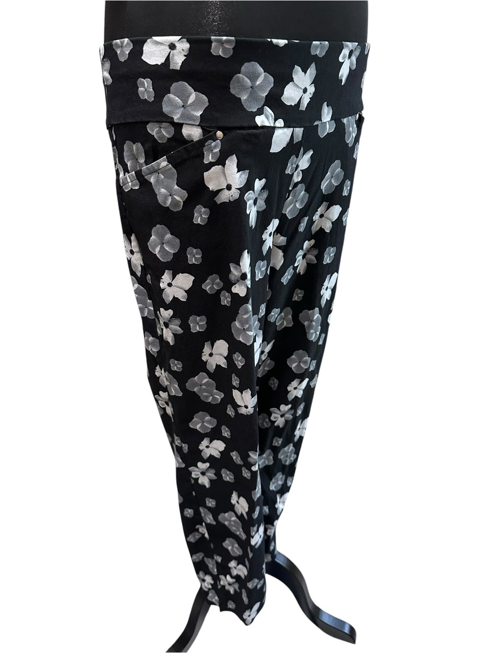 Jules & Leopold Black and White Floral Pants - Picture 3 of 7